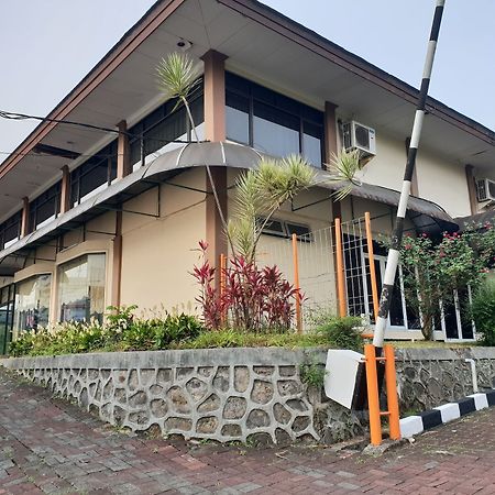 Hotel Cisarua Indah Εξωτερικό φωτογραφία